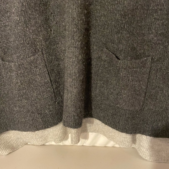 Romeo & Juliet Couture Charcoal & light gray cape 13in sleeve hole size M/L - Picture 3 of 8